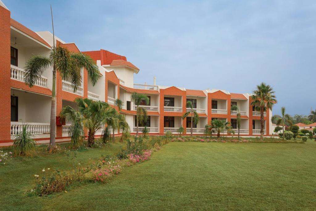 Naturoville Wellness Resort Rishikesh - Surrounded By Nature, Rooted In Wellness Doiwāla Dış mekan fotoğraf